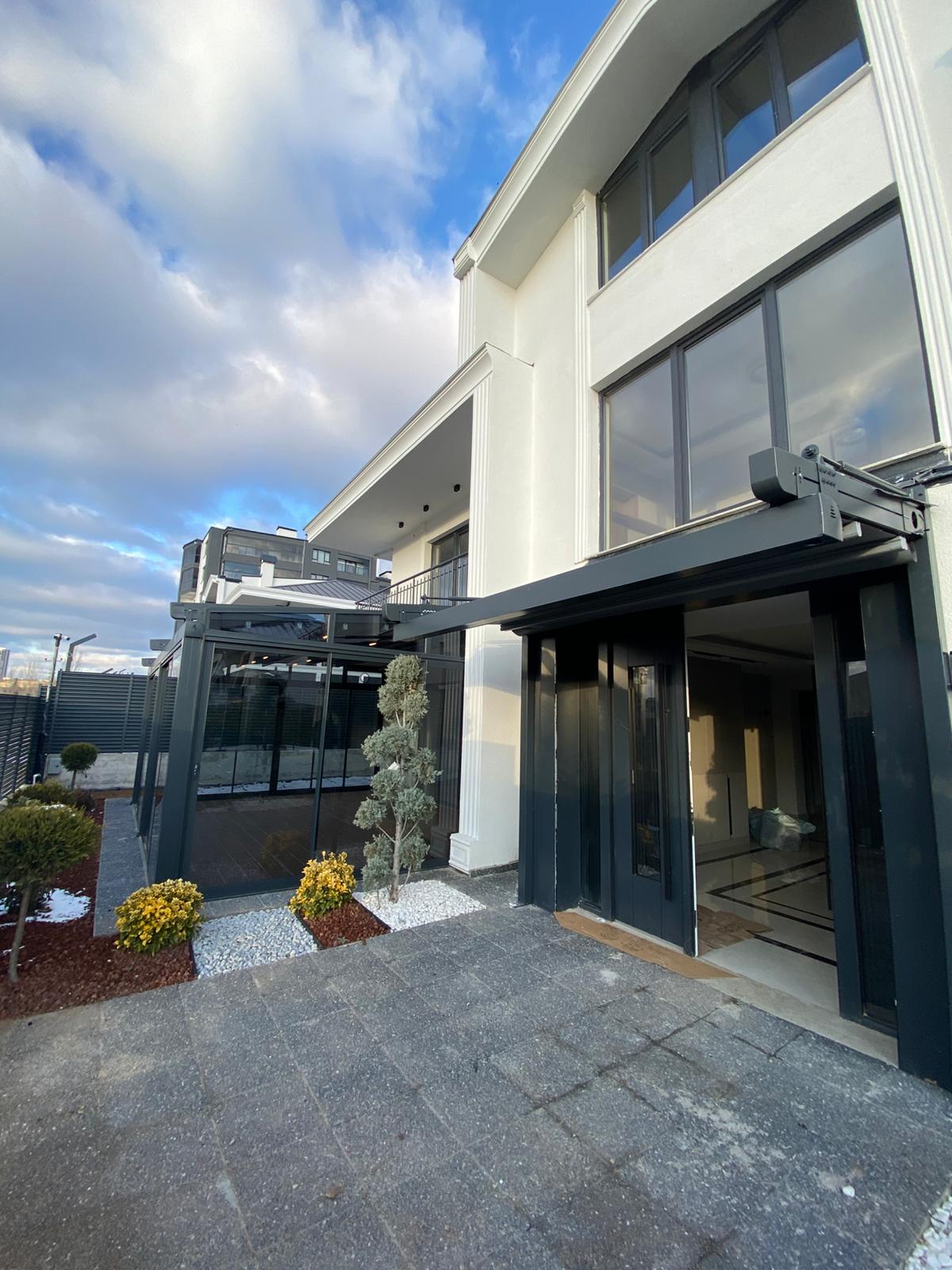 YAŞAMKENT ÖZEL KONUT BAHÇESİ PERGOLA TENTE, CAM SİSTEMİ VE OTOMATİK MAFSALLI TENTE